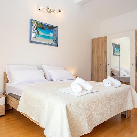 Apartments Adisa Omiš Exteriör bild