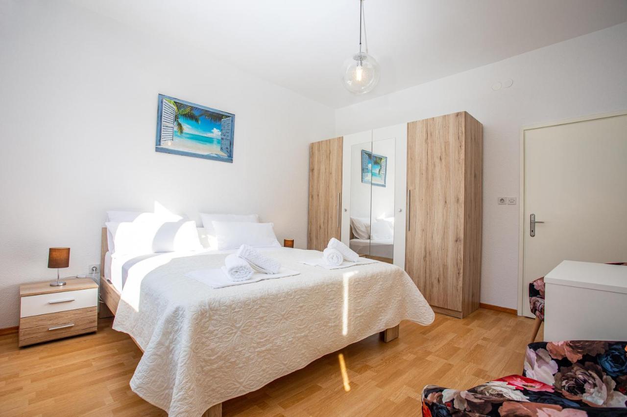 Apartments Adisa Omiš Exteriör bild