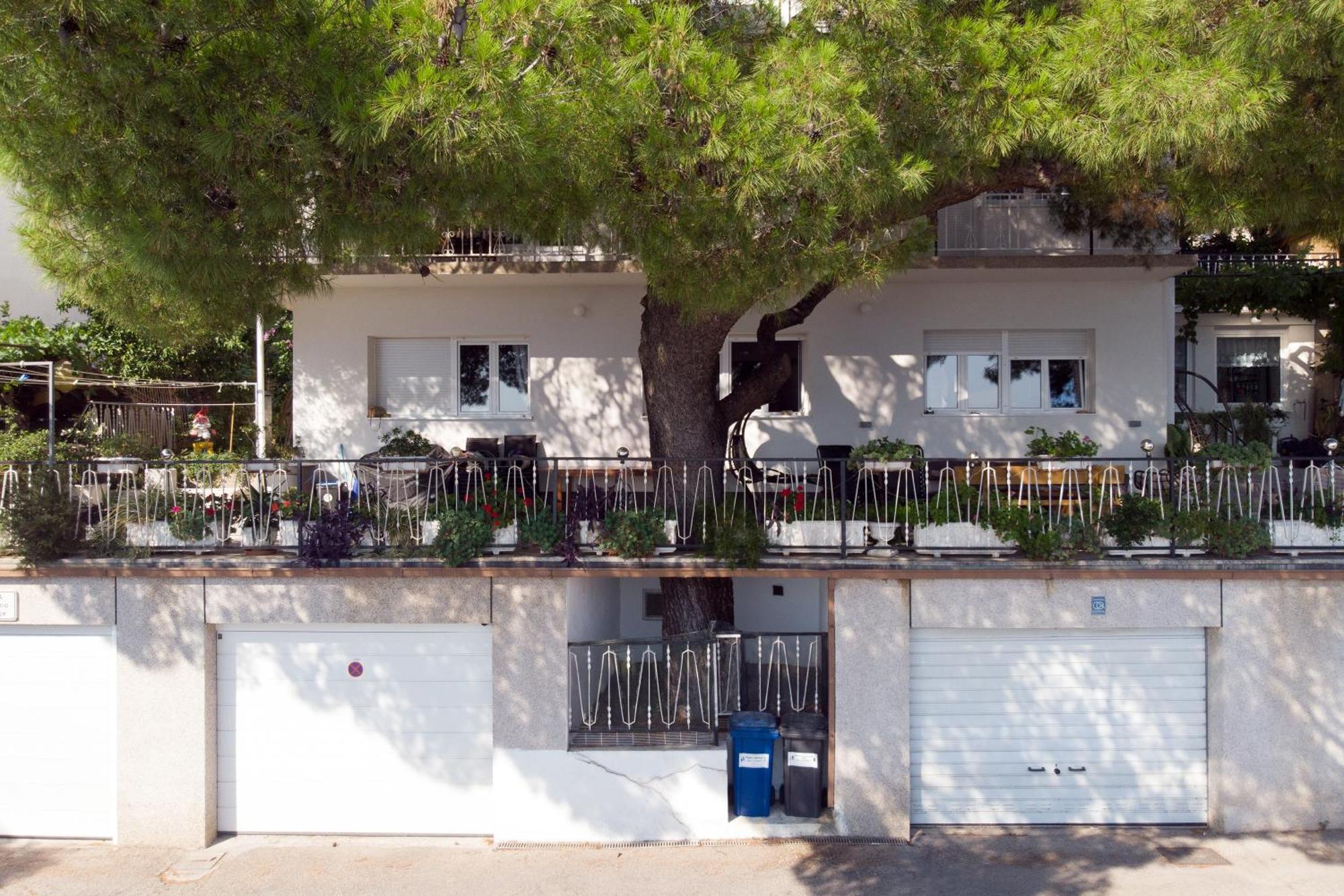 Apartments Adisa Omiš Exteriör bild