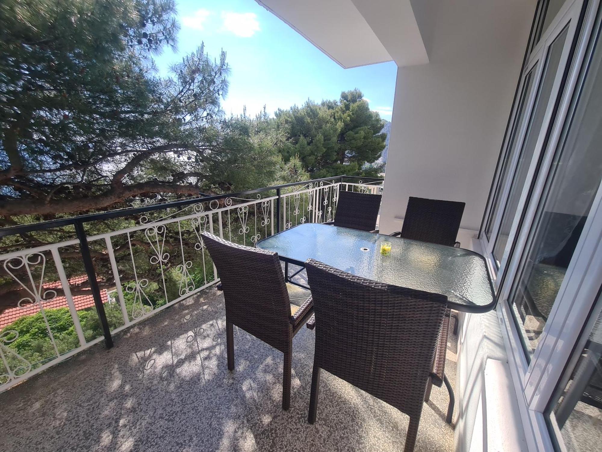 Apartments Adisa Omiš Exteriör bild